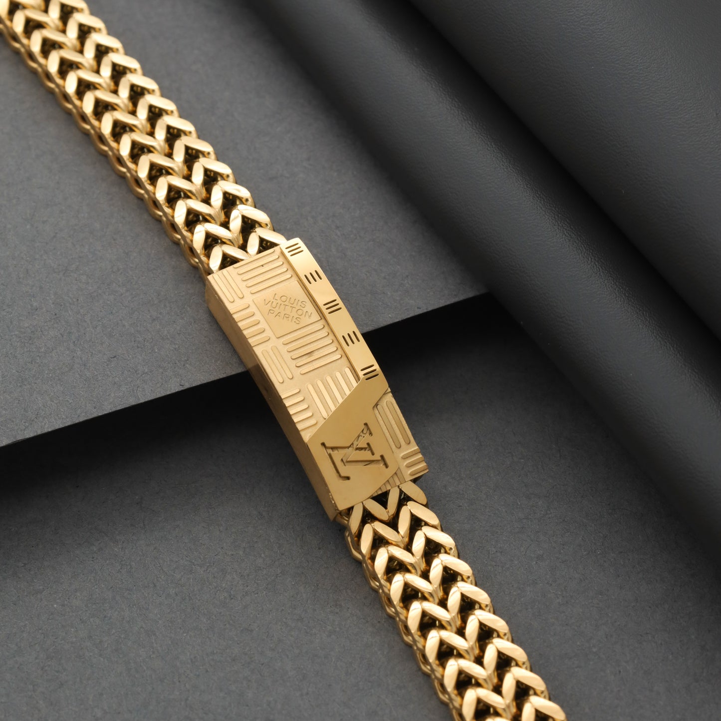 Luxuries gold Bracelet SSB009