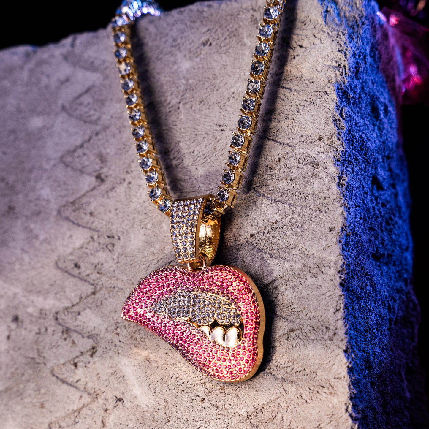 Lip Bite Gold chain With Diamond Pedant GPCP030