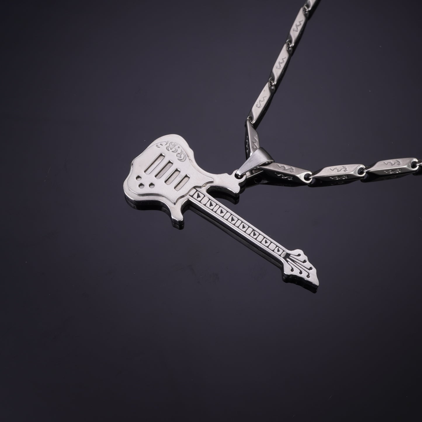 AMPLIFIER SILVER PEDANT NECKLACE